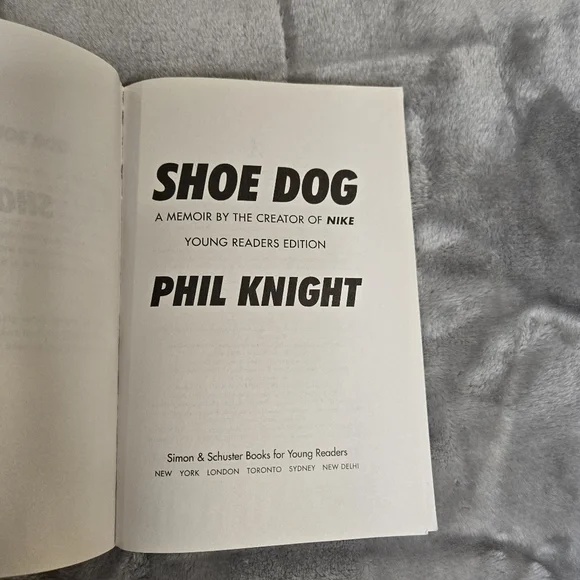 Shoe Dog: A Memoir by the Creator of Nike -- Phil Knight - Picture 6 of 12